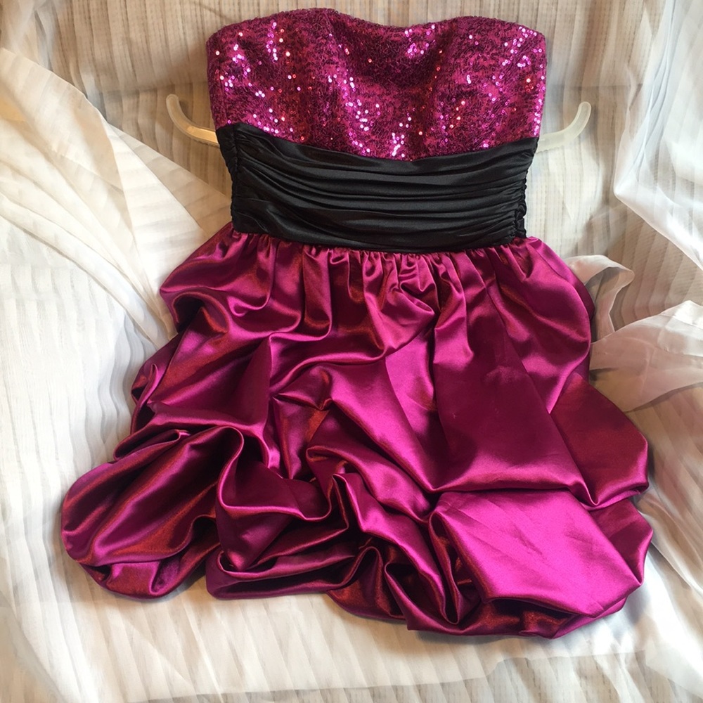 Strapless Speechless Knee-length Dress